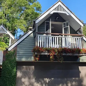 https://mountain-studio.queenslandhotels.net